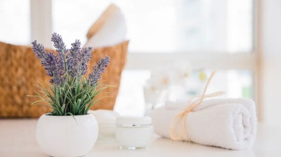 Tips Kecantikan Wajah: ‘No Pillow Face’ di Pagi Hari!
