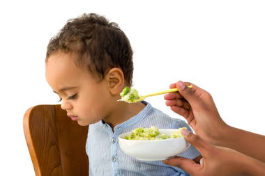 Kenali 7 Alasan Bayi Susah Makan dan Cara Mengatasinya