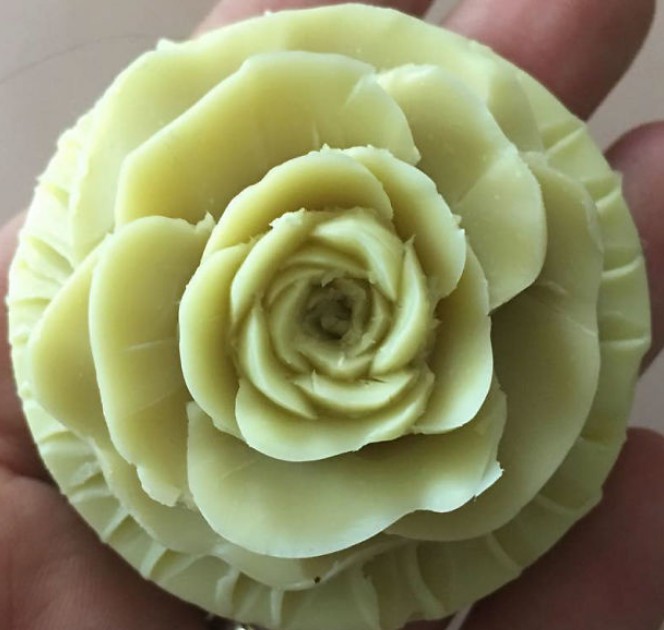 Gambar kerajinan tangan berbentuk bunga dari sabun model 2